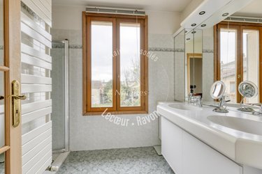 Immeuble a vendre Maisons-Laffitte 78600 Yvelines 103 m2  930000 euros
