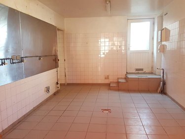 Fonds et murs commerciaux a vendre Gourin 56110 Morbihan 200 m2  131102 euros