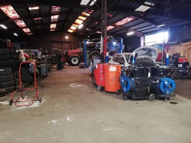 Fonds et murs commerciaux a vendre Melrand 56310 Morbihan 1685 m2  218250 euros