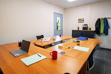 Fonds et murs commerciaux a vendre Auxerre 89000 Yonne 865 m2  549997 euros