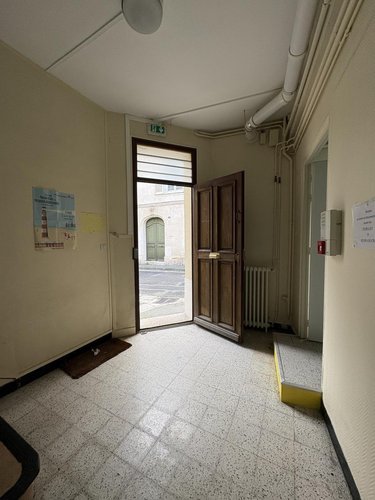 Fonds et murs commerciaux a vendre Laon 02000 Aisne 113 m2  119000 euros