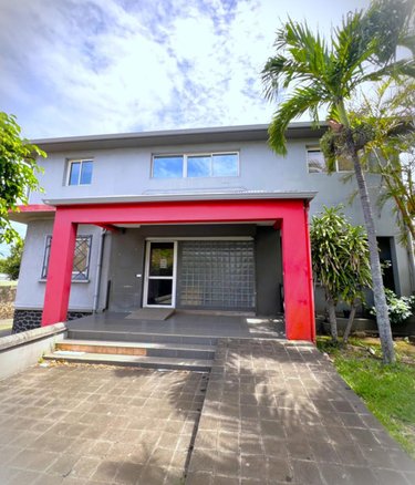 Immeuble a vendre Saint-Pierre 97410 Réunion 878 m2  2450000 euros