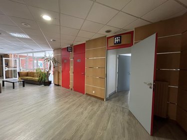 Fonds et murs commerciaux a vendre Laon 02000 Aisne 860 m2  1050000 euros