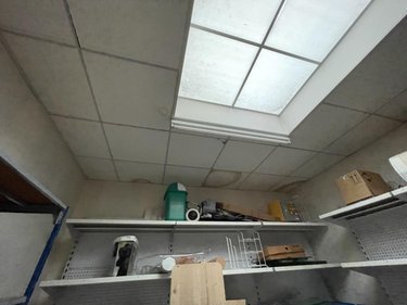 Fonds et murs commerciaux a vendre Locminé 56500 Morbihan 290 m2  230080 euros