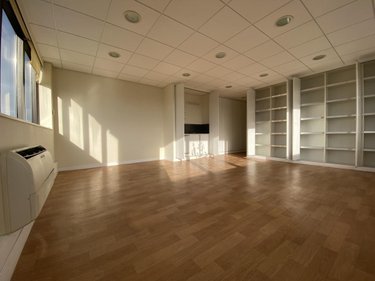 Fonds et murs commerciaux a vendre Montargis 45200 Loiret 78 m2  105900 euros