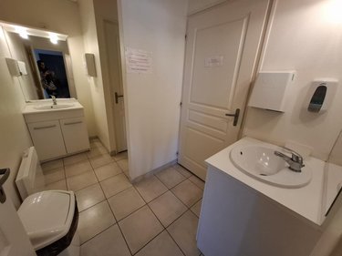 Fonds et murs commerciaux a vendre Saintes 17100 Charente-Maritime 249 m2  355000 euros