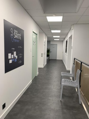 Location fonds et murs commerciaux Ploemeur 56270 Morbihan 17 m2  730 euros