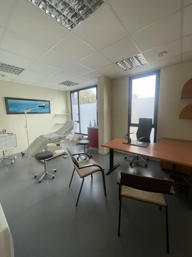 Fonds et murs commerciaux a vendre Vannes 56000 Morbihan 124 m2  330750 euros