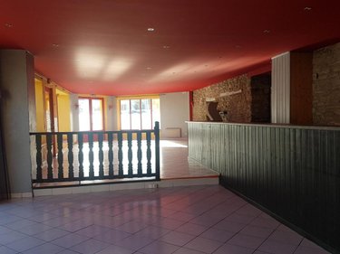 Fonds et murs commerciaux a vendre Gourin 56110 Morbihan 200 m2  131102 euros