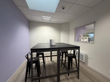 Location fonds et murs commerciaux Saint-Martin-des-Champs 29600 Finistère 105 m2  1571 euros