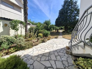 Maison a vendre Saintes 17100 Charente-Maritime 147 m2 8 pièces 374000 euros
