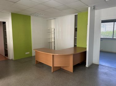 Fonds et murs commerciaux a vendre Segré-en-Anjou Bleu 49500 Maine-et-Loire 196 m2  270300 euros