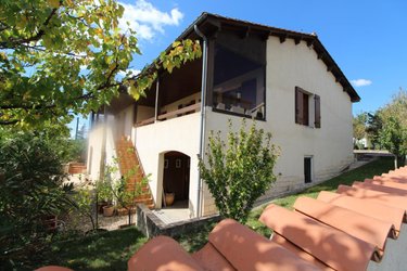 Maison a vendre Saintes 17100 Charente-Maritime 116 m2 5 pièces 257054 euros