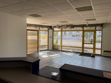 Garage et parking a vendre Port-Louis 56290 Morbihan 367 m2  317200 euros