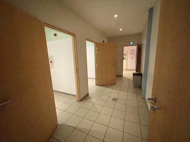 Fonds et murs commerciaux a vendre Cormontreuil 51350 Marne 1053 m2  2070000 euros