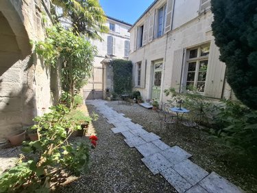 Maison a vendre Saintes 17100 Charente-Maritime 350 m2 13 pièces 1040000 euros