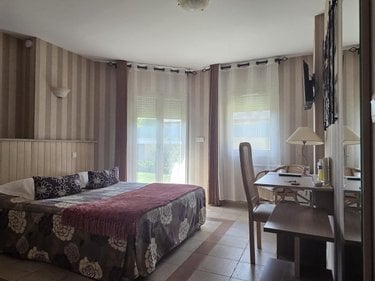 Immeuble a vendre Coudray 53200 Mayenne 455 m2  641600 euros