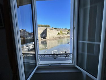 Fonds et murs commerciaux a vendre Le Palais 56360 Morbihan 16 m2  227700 euros