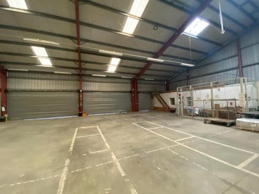 Location fonds et murs commerciaux Soliers 14540 Calvados 874 m2  5333 euros