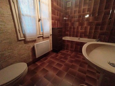 Immeuble a vendre Maurs 15600 Cantal 164 m2  147000 euros