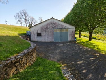 Maison a vendre Montsalvy 15120 Cantal 210 m2 8 pièces 332800 euros