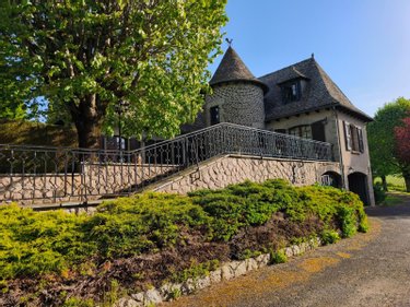 Maison a vendre Montsalvy 15120 Cantal 210 m2 8 pièces 332800 euros