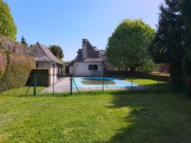 Maison a vendre Montsalvy 15120 Cantal 210 m2 8 pièces 299730 euros
