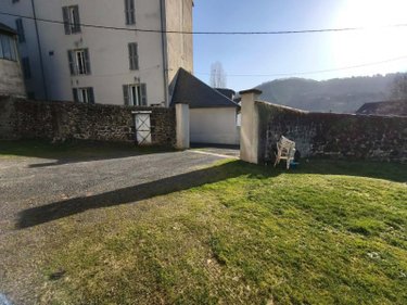 Immeuble a vendre Vic-sur-Cère 15800 Cantal 265 m2  156750 euros