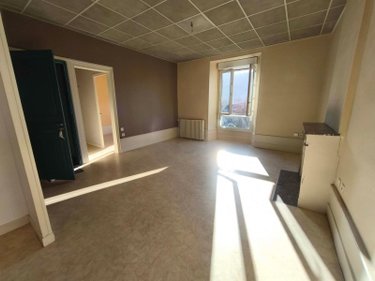 Immeuble a vendre Vic-sur-Cère 15800 Cantal 265 m2  156750 euros