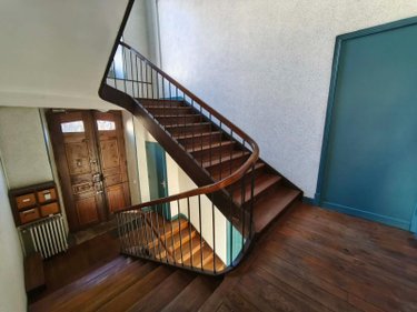 Immeuble a vendre Vic-sur-Cère 15800 Cantal 265 m2  156750 euros