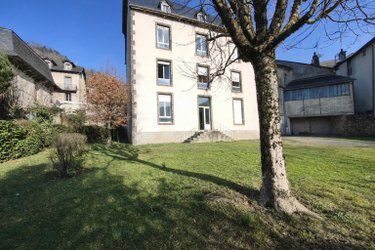 Maison a vendre Vic-sur-Cère 15800 Cantal 265 m2  156750 euros