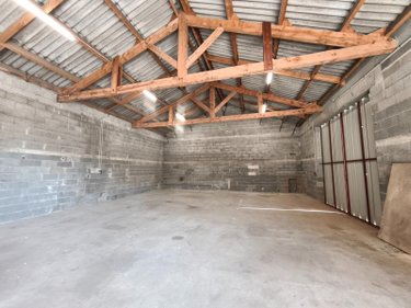 Fonds et murs commerciaux a vendre Saint-Mamet-la-Salvetat 15220 Cantal 200 m2  159000 euros