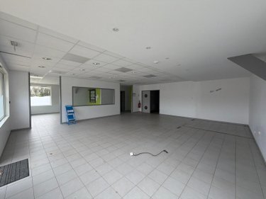 Fonds et murs commerciaux a vendre Bricquebec-en-Cotentin 50260 Manche 266 m2  220800 euros