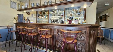 Fonds et murs commerciaux a vendre La Forêt-Fouesnant 29940 Finistère 676 m2  832000 euros