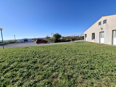 Fonds et murs commerciaux a vendre Saintes 17100 Charente-Maritime 249 m2  355000 euros