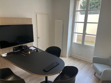 Location fonds et murs commerciaux Rennes 35000 Ille-et-Vilaine 110 m2  2050 euros