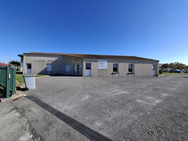 Fonds et murs commerciaux a vendre Saintes 17100 Charente-Maritime 249 m2  355000 euros