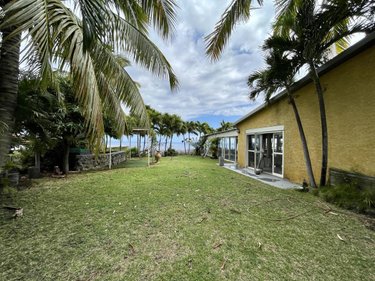 Fonds et murs commerciaux a vendre Saint-Leu 97436 Réunion 270 m2  529700 euros