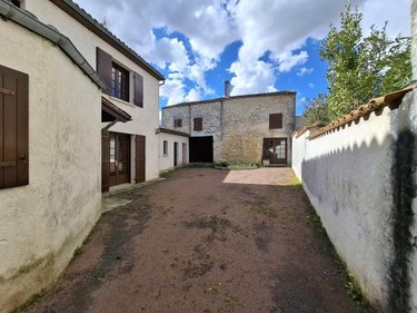 Maison a vendre Brizambourg 17770 Charente-Maritime 121 m2 6 pièces 136396 euros