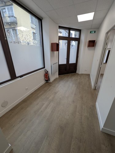 Fonds et murs commerciaux a vendre Chambéry 73000 Savoie 49 m2  182500 euros