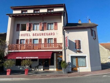 Fonds et murs commerciaux a vendre Divonne-les-Bains 01220 Ain 830 m2  1190000 euros