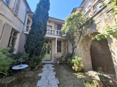 Maison a vendre Saintes 17100 Charente-Maritime 350 m2 13 pièces 1040000 euros