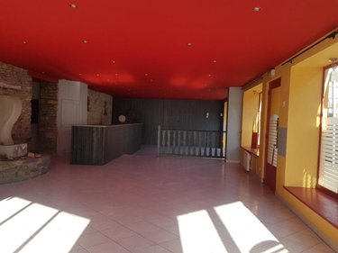 Fonds et murs commerciaux a vendre Gourin 56110 Morbihan 200 m2  131102 euros