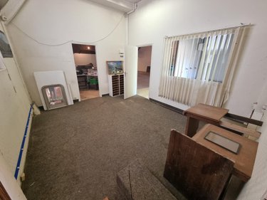 Fonds et murs commerciaux a vendre Courtenay 45320 Loiret 454 m2  143100 euros