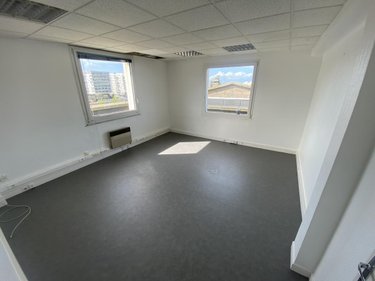 Location fonds et murs commerciaux Boulogne-sur-Mer 62200 Pas-de-Calais 70 m2  900 euros