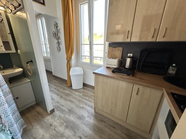 Fonds et murs commerciaux a vendre Le Palais 56360 Morbihan 16 m2  227700 euros