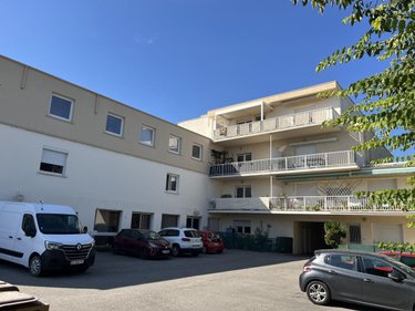 Location fonds et murs commerciaux Pierrelatte 26700 Drôme 120 m2  990 euros