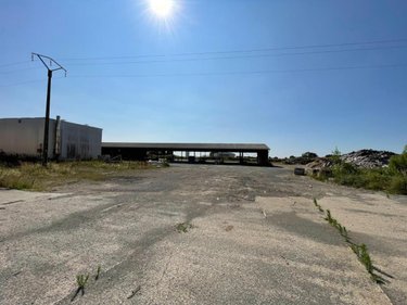 Fonds et murs commerciaux a vendre Saint-Jean-de-Liversay 17170 Charente-Maritime 4000 m2  3090000 euros