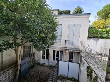 Immeuble a vendre Saintes 17100 Charente-Maritime 332 m2  462000 euros