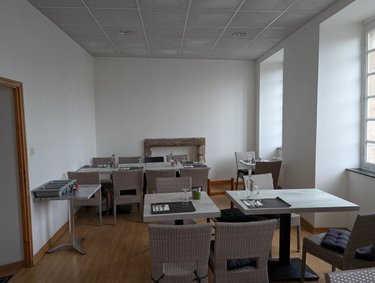 Fonds et murs commerciaux a vendre Lanvollon 22290 Côtes-d'Armor 220 m2  148500 euros